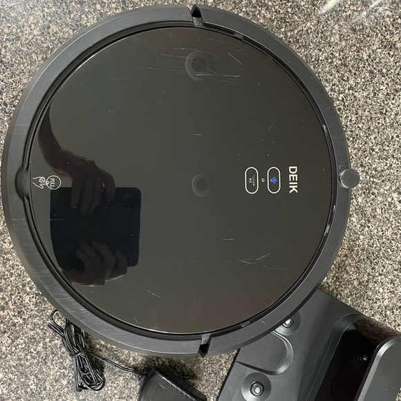 SOLD DEIK MT820 Robot Vacuum Cleaner W/Remote - Picture 2 of 11